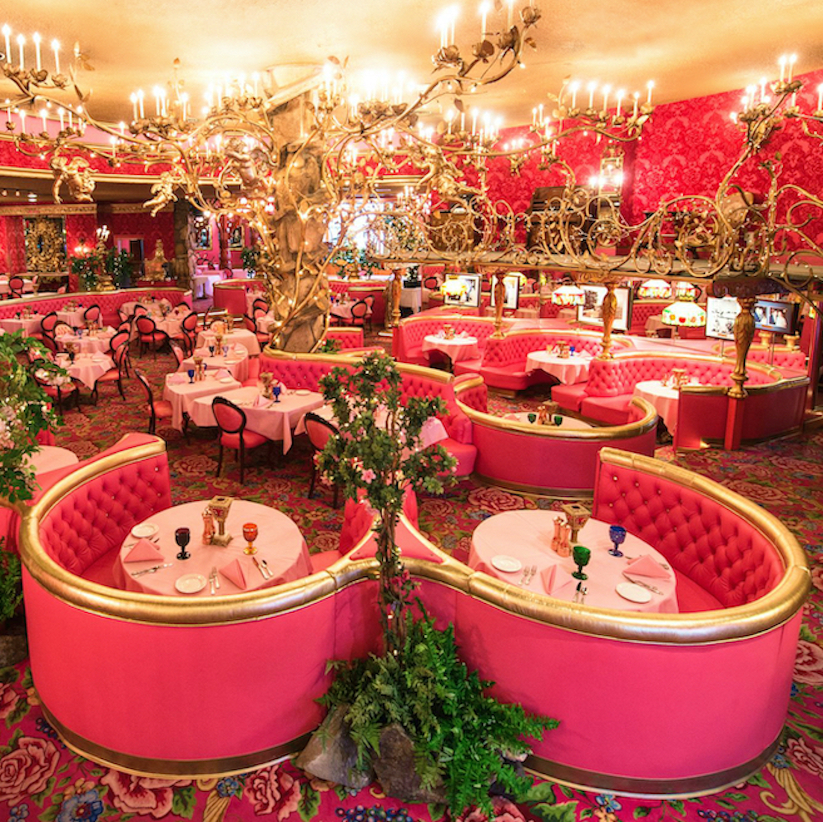 10 Unique Rooms Only Found At The Madonna Inn TravelAwaits   Steakhouse NoDecoration HalfSize 