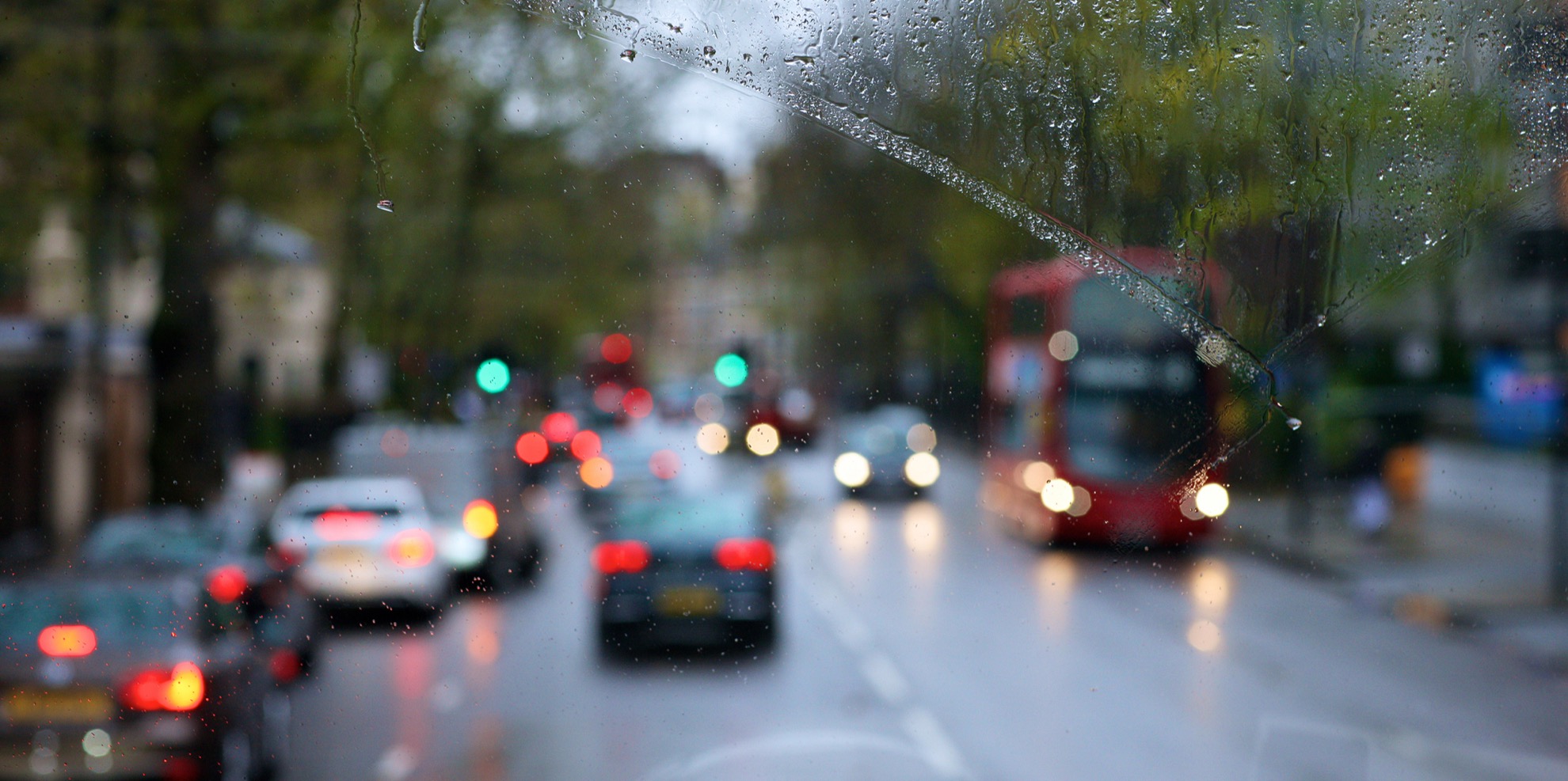英国で車を借りることは髪を育てる経験でした。これが私が絶対にそれをお勧めする理由です