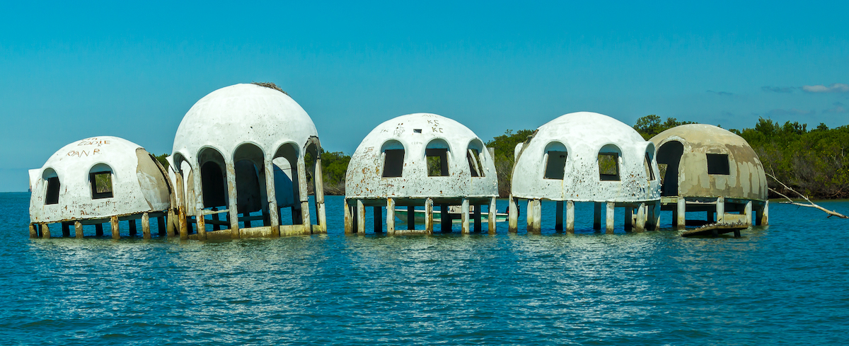 フロリダのこの放棄された豪華なドームハウスの多くの伝説