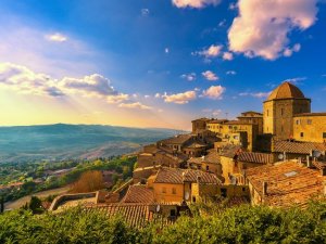 8 Great Things About Volterra, Tuscany's Most Underrated Hill Town ...