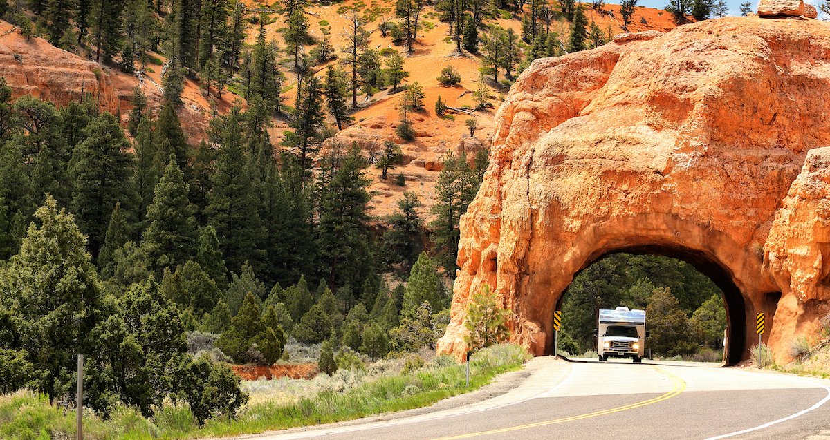 なぜあなたはRVでユタ州の国立公園を訪問しなければならないのですか