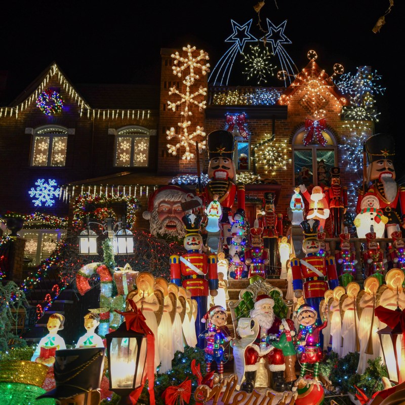 Must-See Neighborhood Christmas Light Displays Across The U.S ...