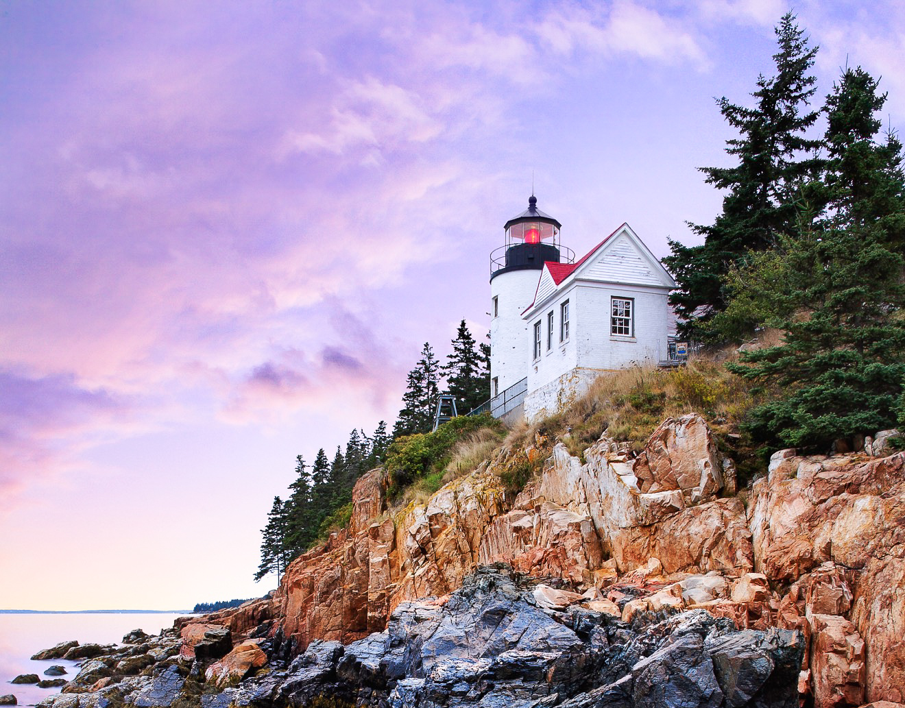 10 Beautiful Old Lighthouses Still In Operation In The U.S.