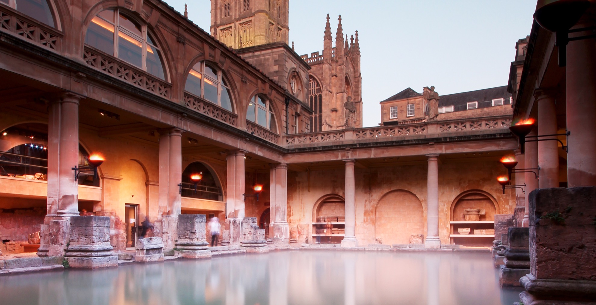 イギリスのバースでロマンチックな週末の休暇を過ごす方法