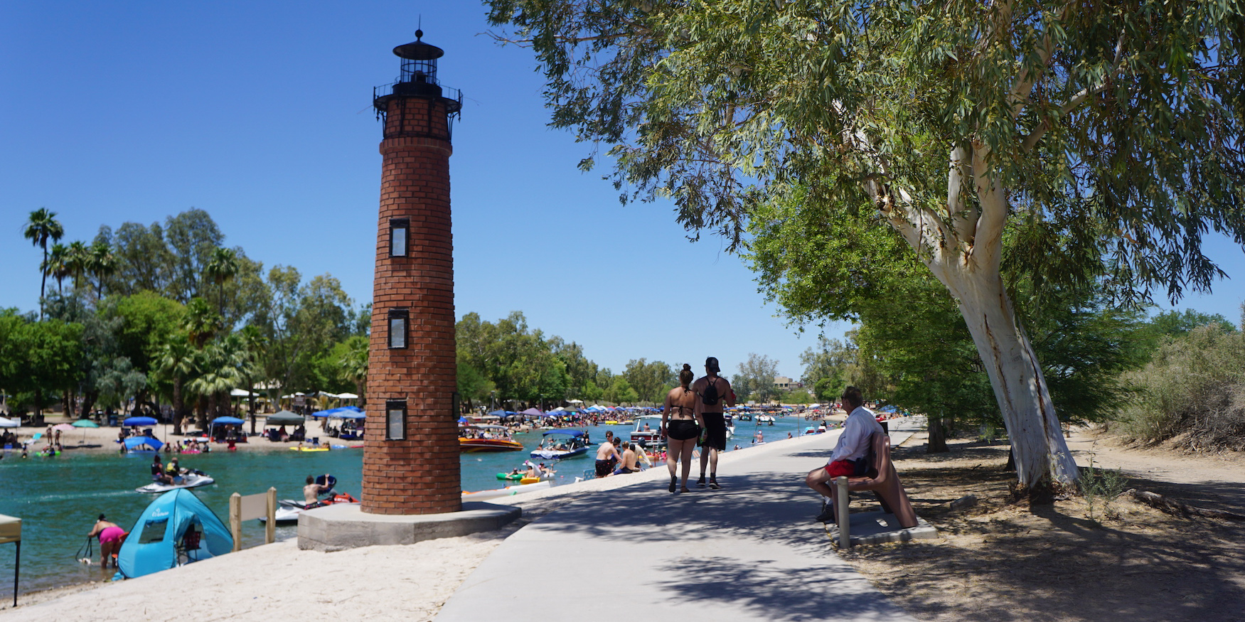 ハバス湖市へのフェニックス：アリゾナの西海岸へのロードトリップ