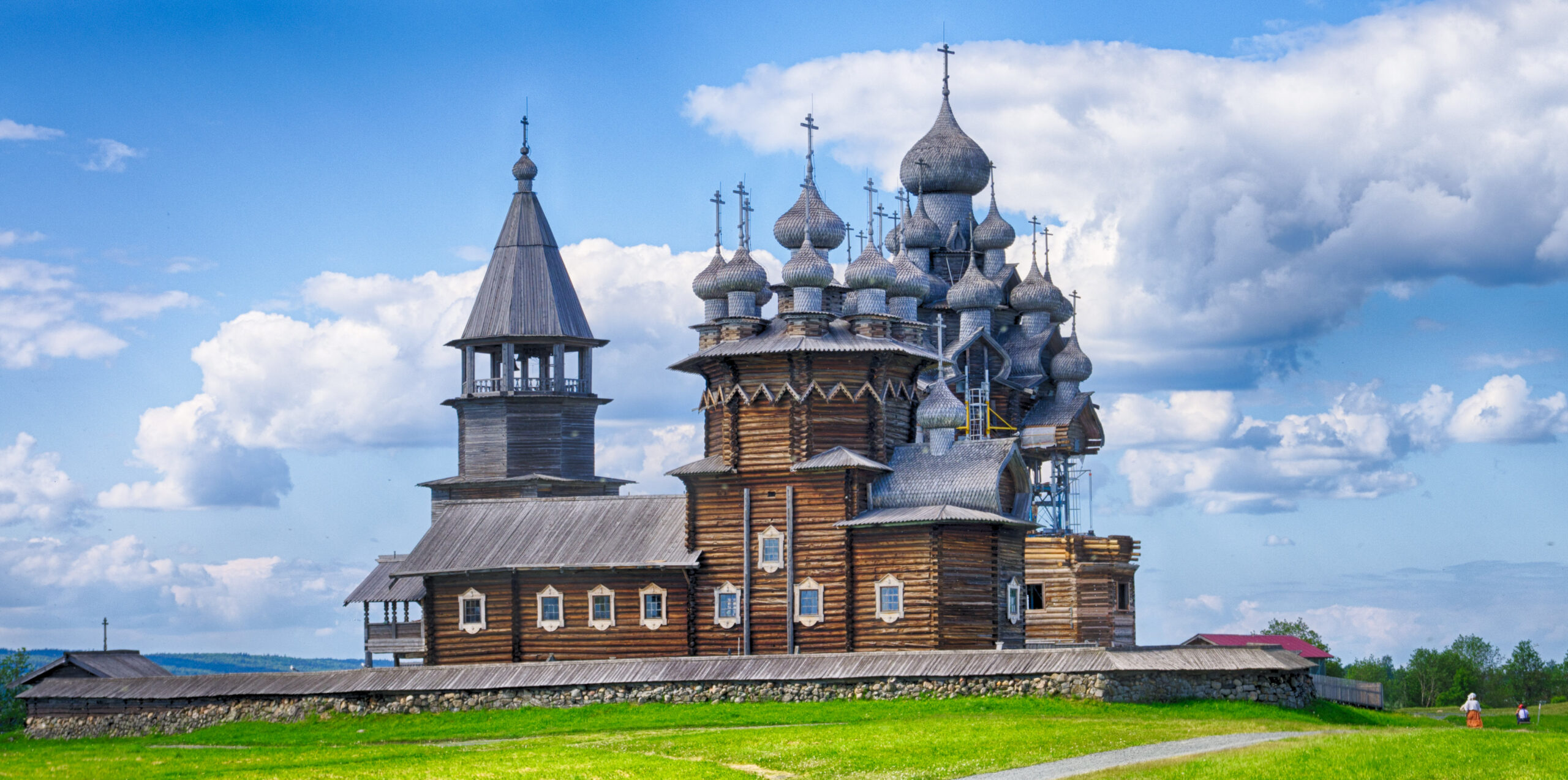 Meet Kizhi Pogost, The Site Of Russia's Beautiful Wooden Churches ...