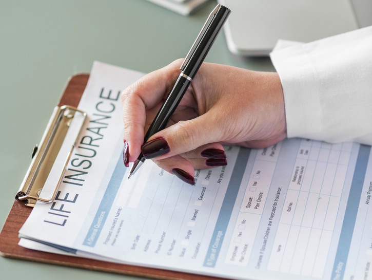 保険と生きている遺言：旅行時に自分を守る方法