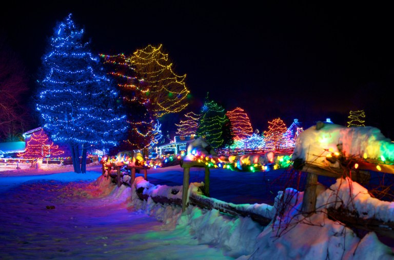 The Beautiful Canadian Christmas Village That Takes You Back In Time ...