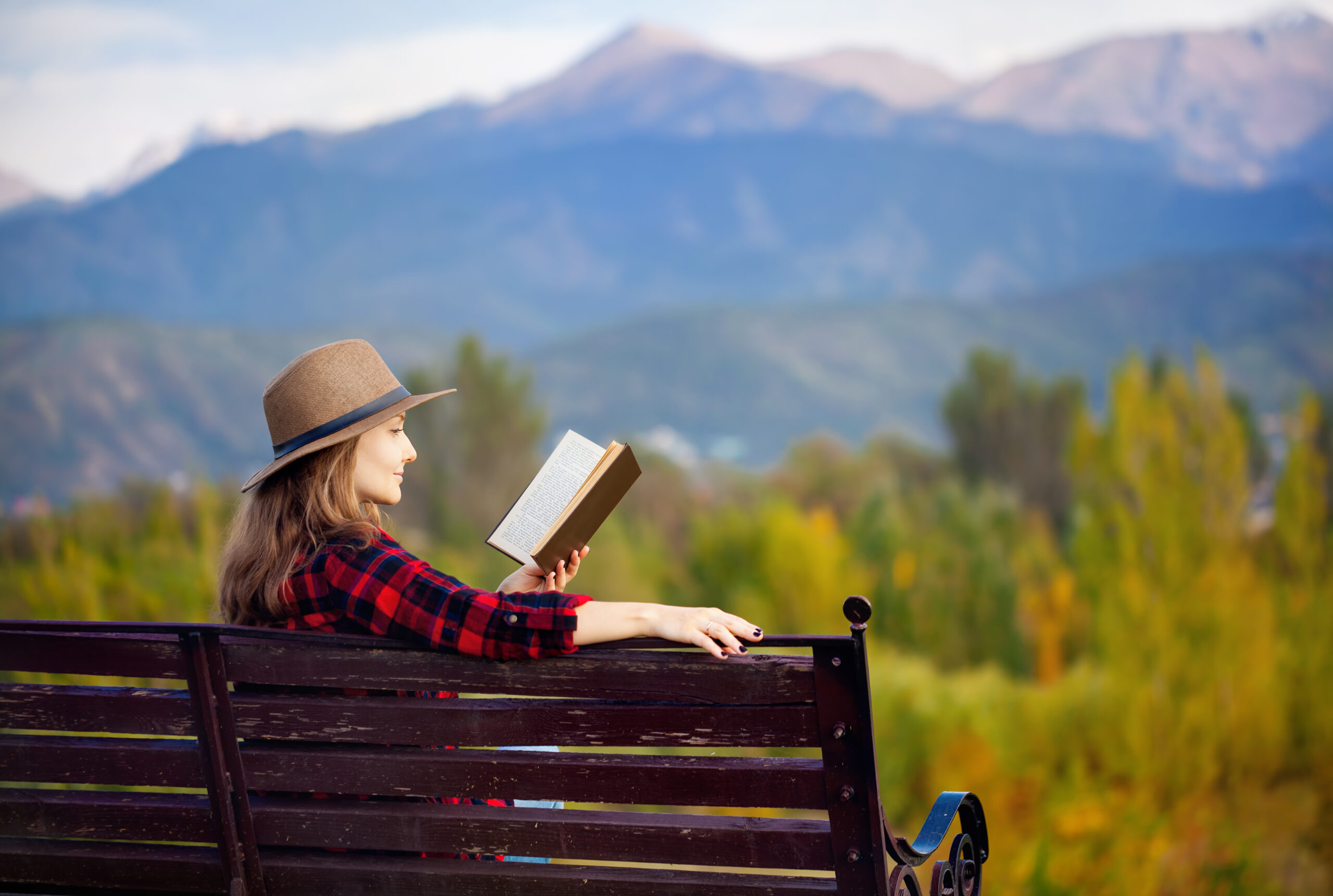 25 Inspirational Books For Women in Their 20s - The Honeyed