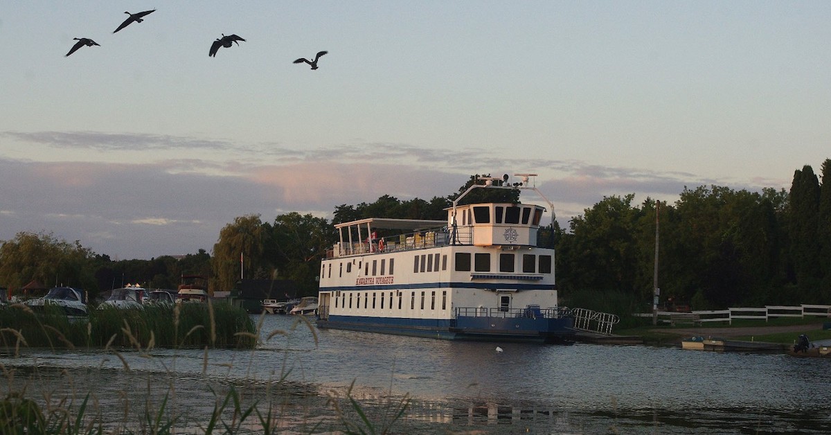 カナダのオンタリオ州で試してみる3つの素晴らしい小さな船のクルーズ