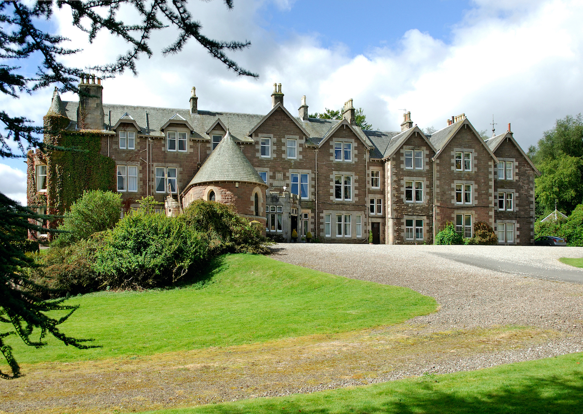 この歴史的なスコットランドのホテルを覗いて、テニススターのアンディマレーによって復活した