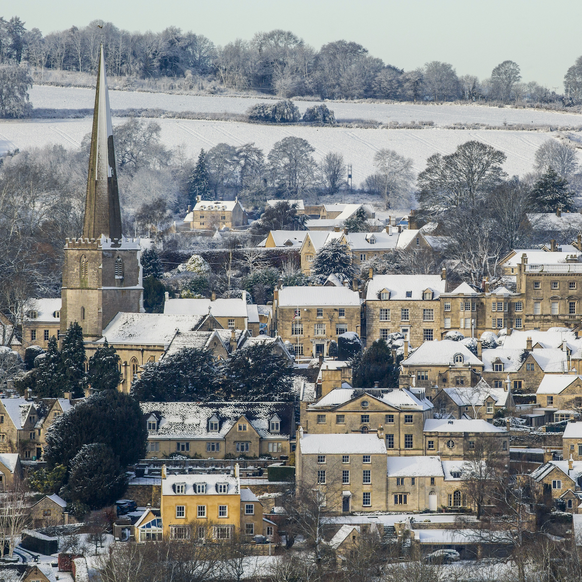 英国の居心地の良いクリスマスに最適な8つの魅力的な村