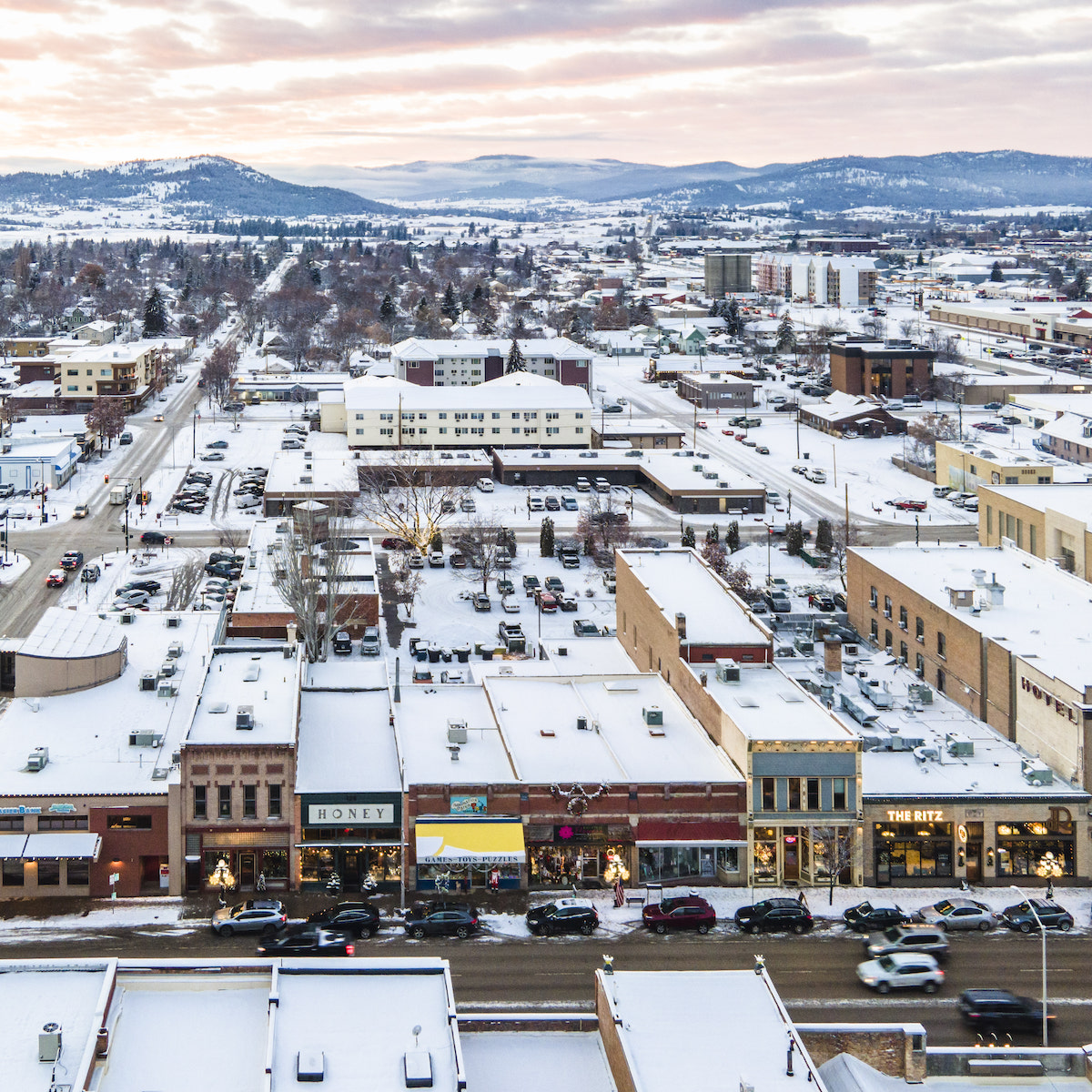 6 Fantastic Winter Experiences In The Beautiful Mountain Town Of   Downtown Kalispell View 