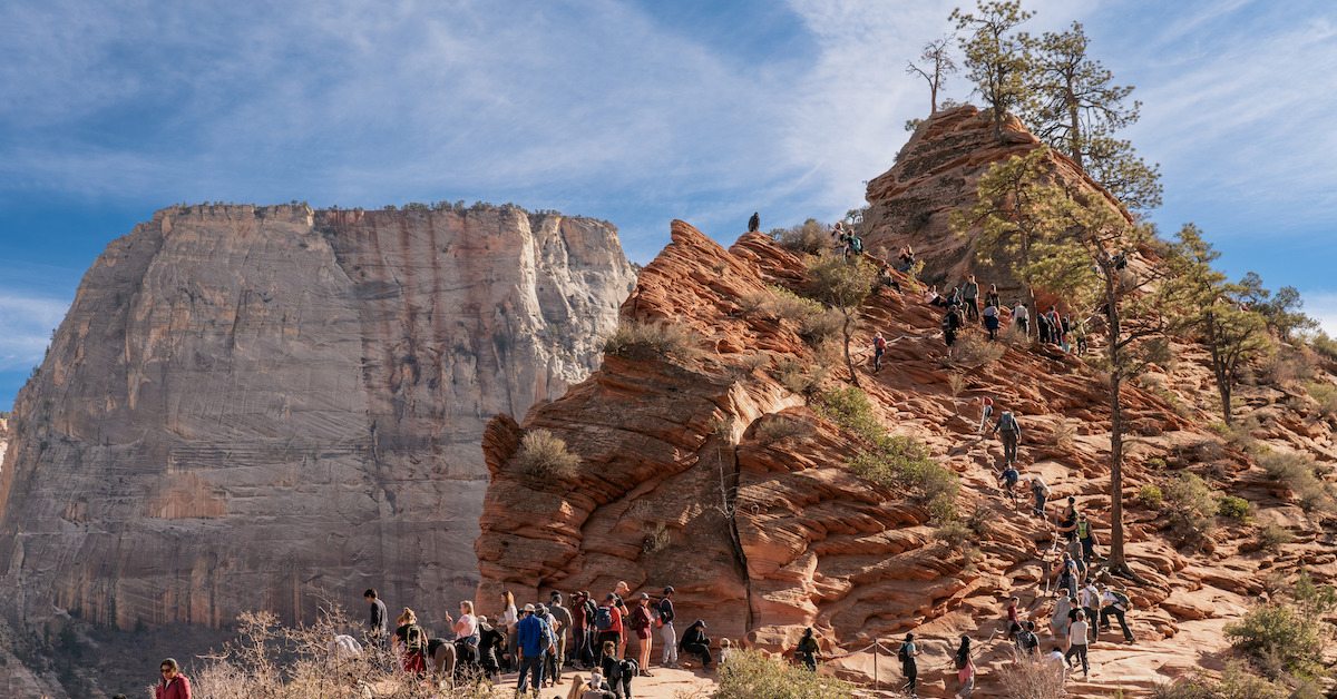 Zion National Parkは、天使の着陸ハイキング許可を確保するためのヒントを共有しています