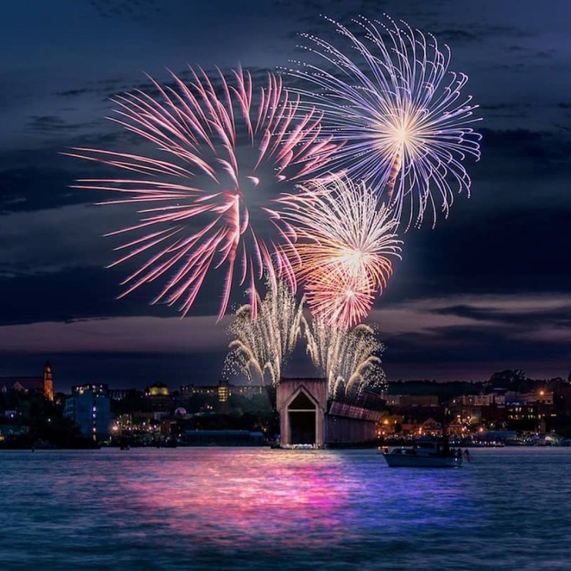 marquette, michigan, fireworks show