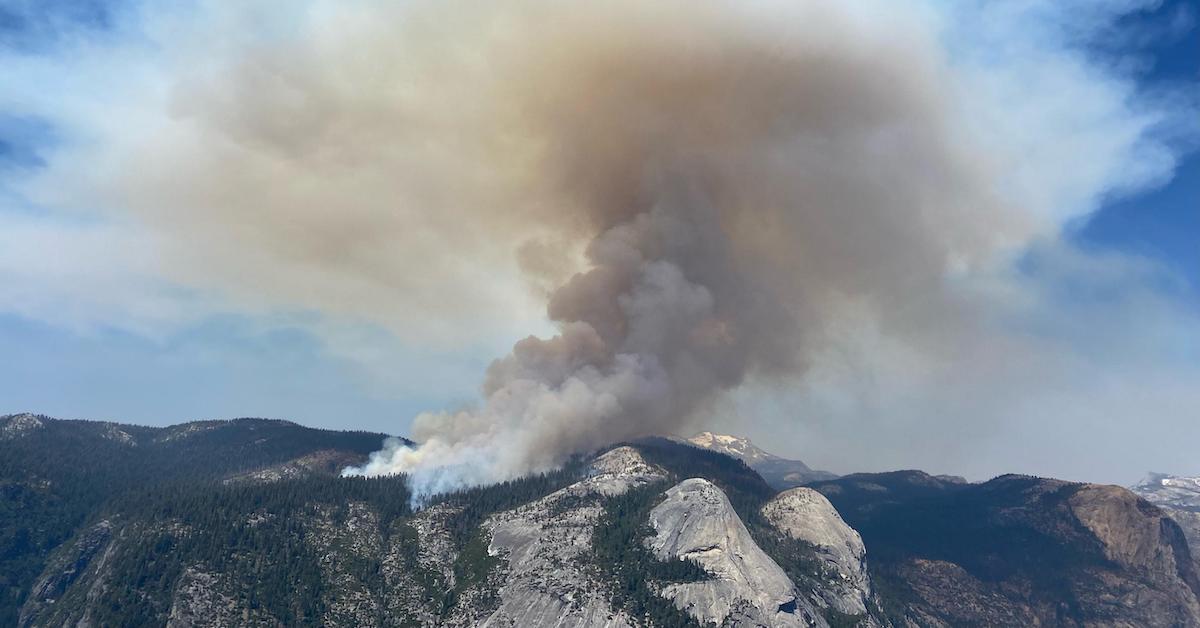 ヨセミテ国立公園部隊のトレイル閉鎖と大気質のアラートでの山火事
