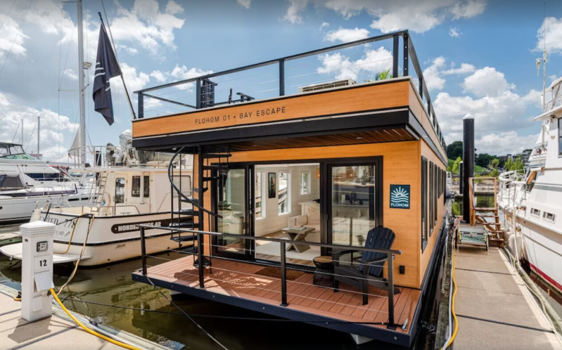 13 Houseboats You Can Rent On Vrbo | TravelAwaits