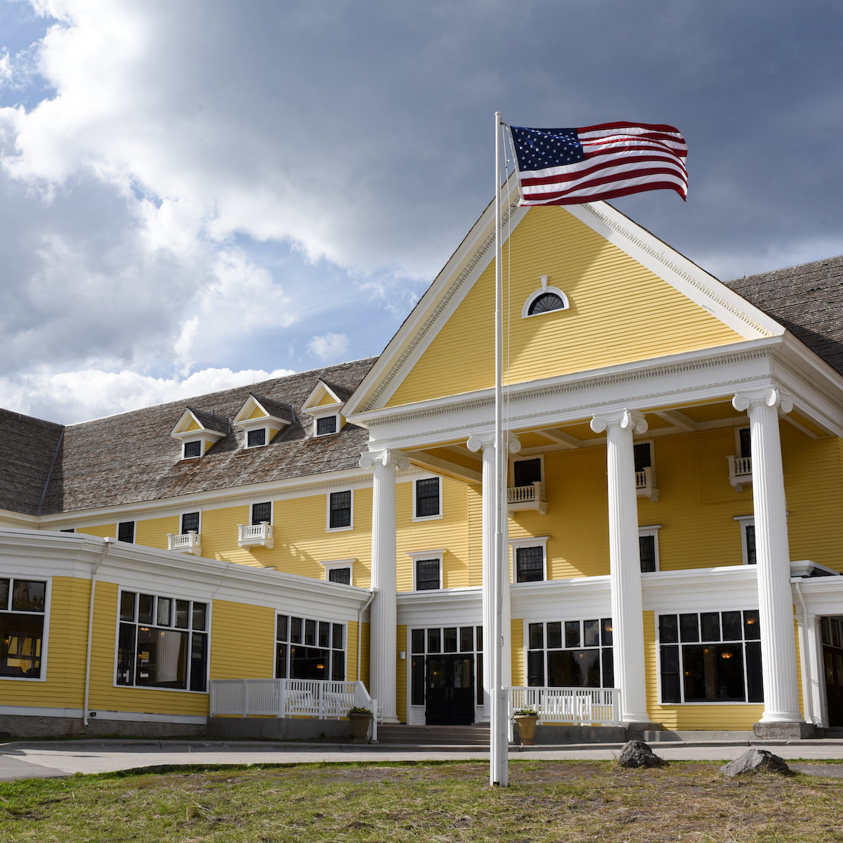 https://www.travelawaits.com/wp-content/uploads/2023/08/lake-yellowstone-hotel.jpg?fit=1200%2C1200