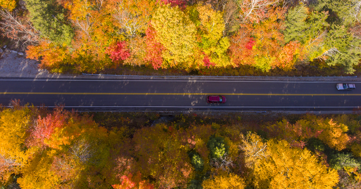最も風光明媚なニューイングランド秋の葉のロードトリップ