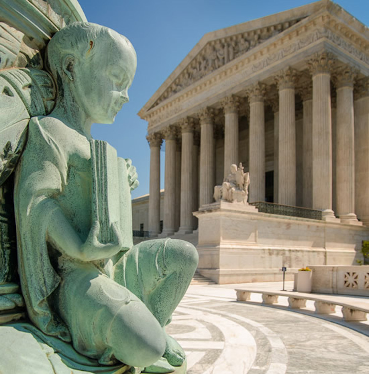 高等裁判所は、ホテルと障害の活動家の間の議論を聞いています