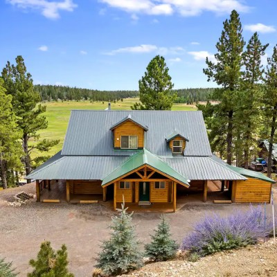 The best Bryce Canyon rentals offer location, amenities, and atmosphere.