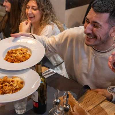 The best food tours in Rome let you sample dozens of unique dishes and drinks.