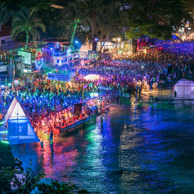 featured image thumbnail for post Thailands Full Moon Parties Welcome to One of the Worlds Craziest NYE Celebrations